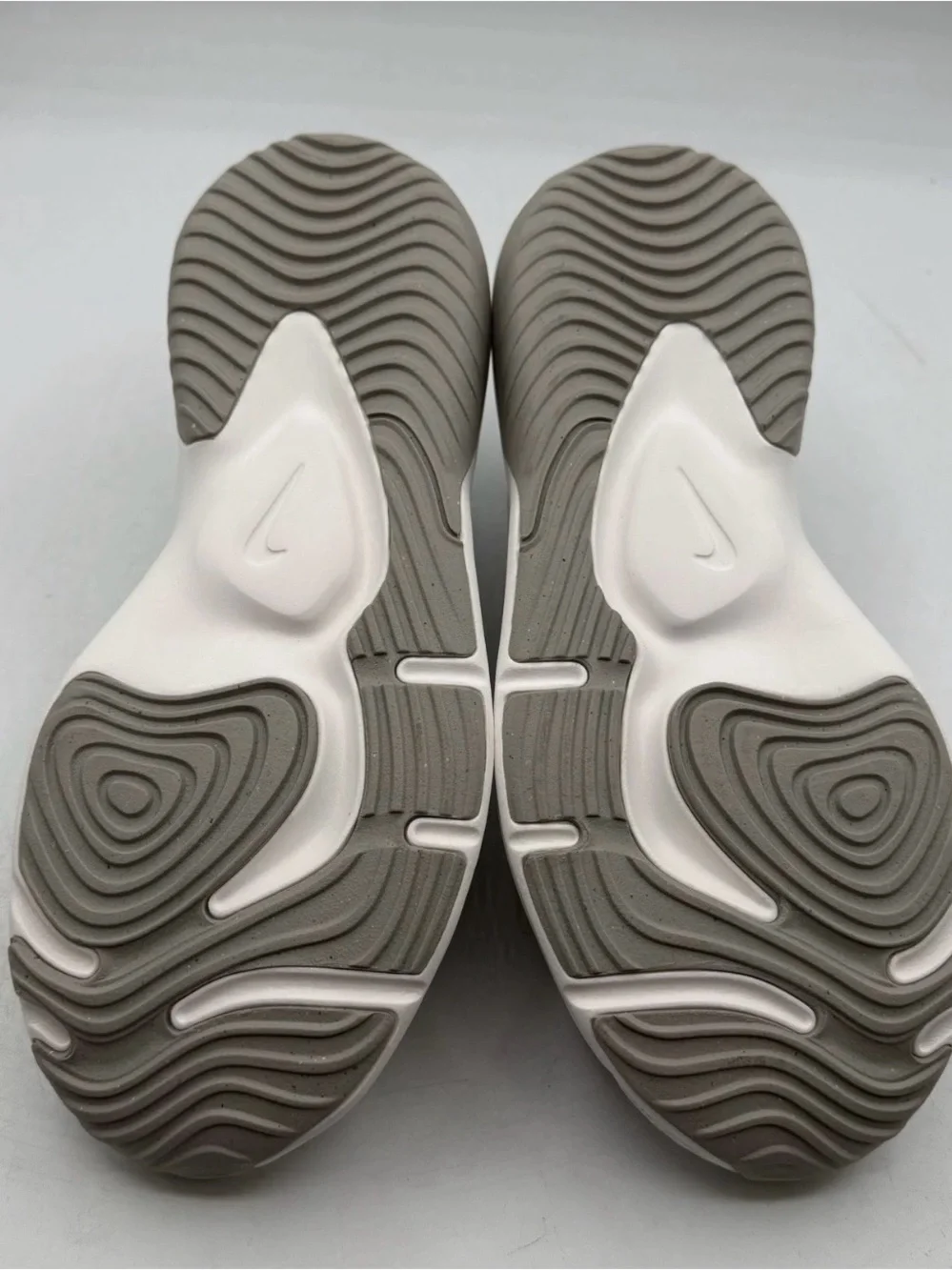 Nike Legend Essential 3 Next Nature Pure Platinum Silver DM1119-008 Womens Sz 9